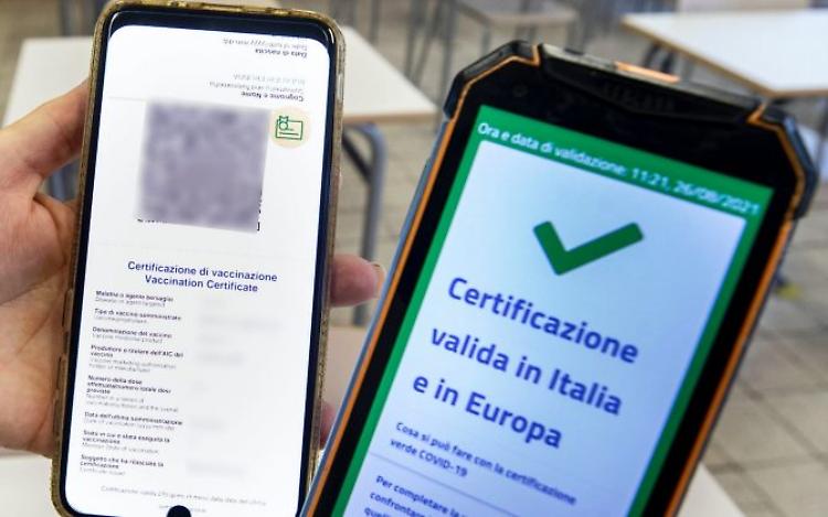 Il giorno del superpass, in zona arancione niente caffè al bar