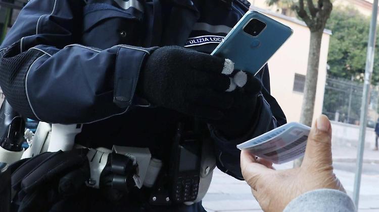 Super controlli: tutto ok sui bus, sanzionato un locale pubblico