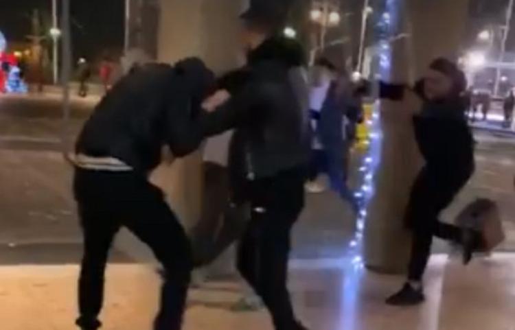 Aggrediti da coetanei nella notte, curati al pronto soccorso tre giovani 