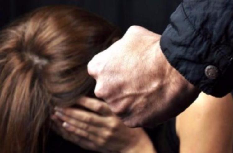 Spesso ubriaco, picchiava da tempo moglie e figlio: 58enne denunciato