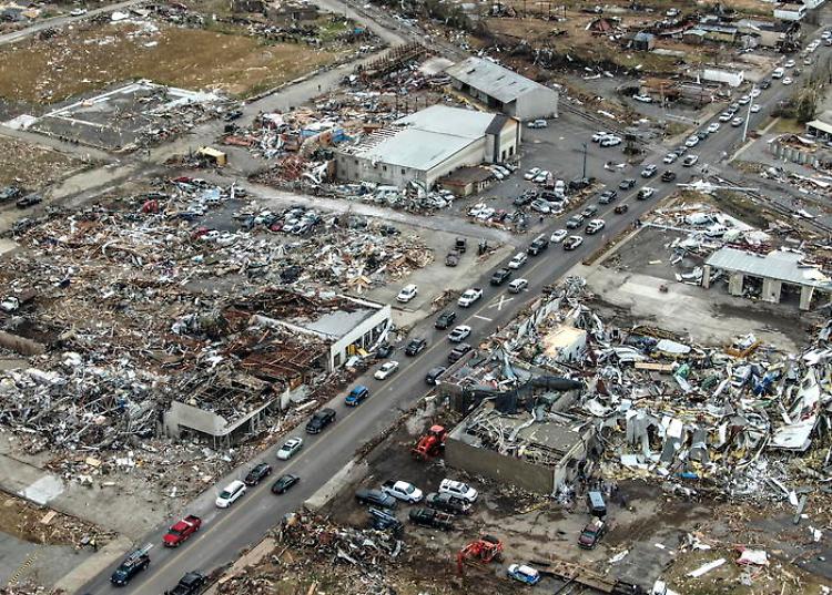 Almeno 83 morti accertati per tornado Usa, decine i dispersi