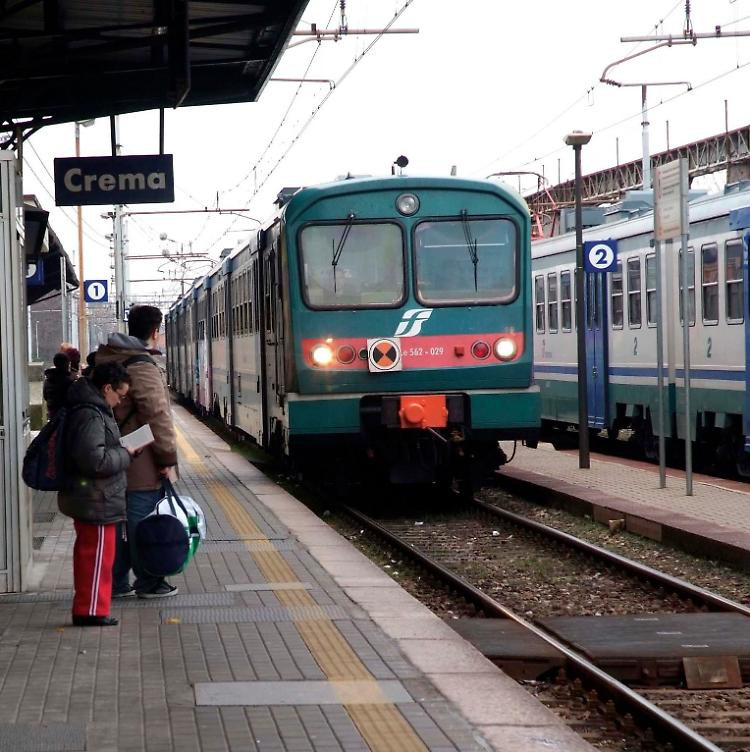 Treno cancellato, ma i pendolari restano all'oscuro