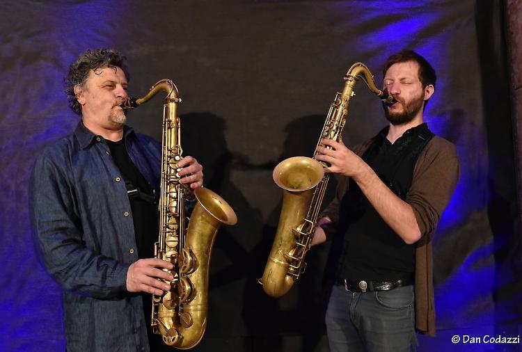 Musica live! Duo di sassofoni Tracanna-Milesi allo Spoon!