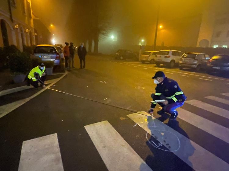 Tredicenne investito: era a passeggio con il nonno e il cane rimasto ucciso