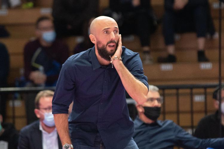 Volley, sprofondo rosa: Vbc travolta a Urbino