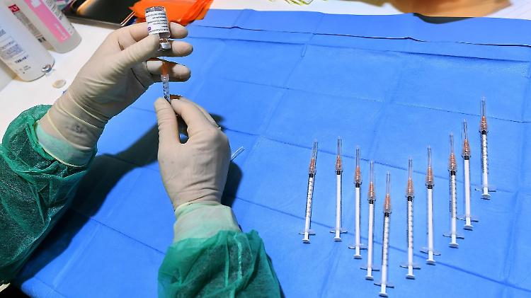  Obbligo vaccinale  più vicino: ecco l'agenda anti-Omicron