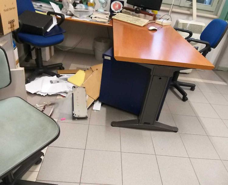 Il furto, incursione dei ladri Coni Point di via Filzi