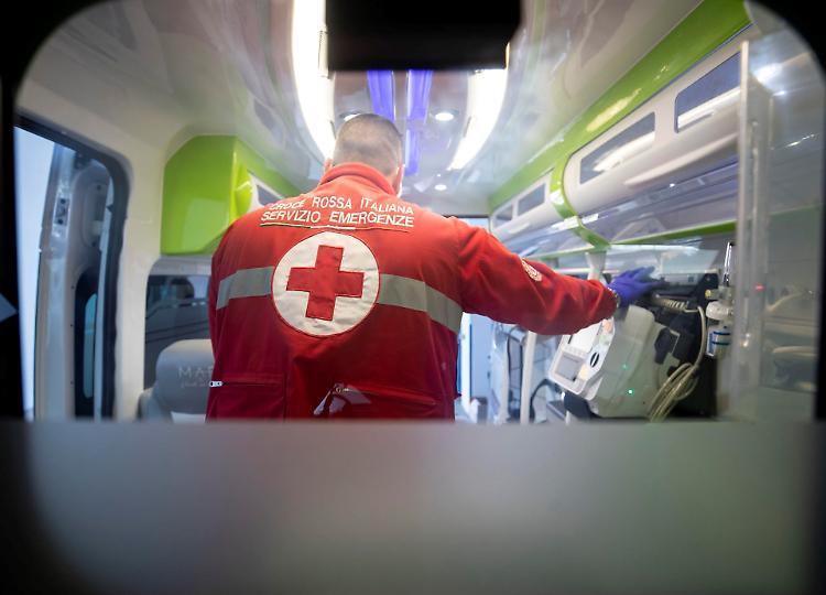 Colpito da infarto mentre va in  bici, l'86enne non ce l'ha fatta