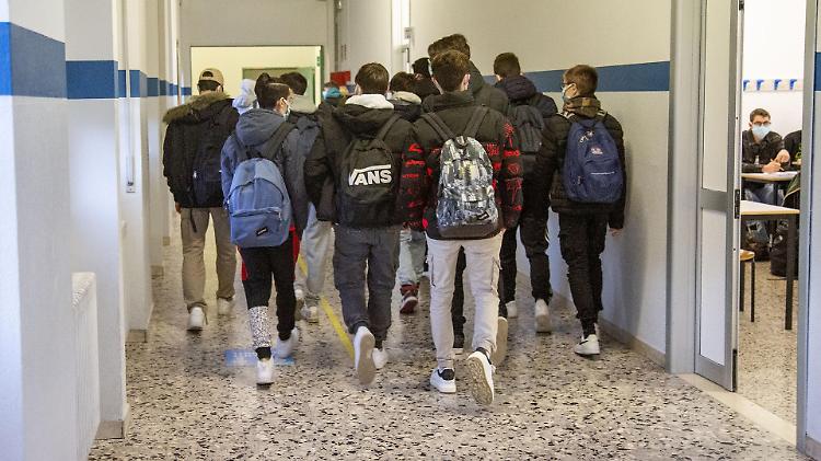 Presidi lombardi: "Niente Dad? Sarà come andare alle Termopili"