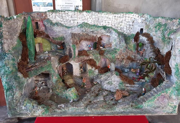 Amara sorpresa: Il presepe sotto il portico scomparso  nella notte