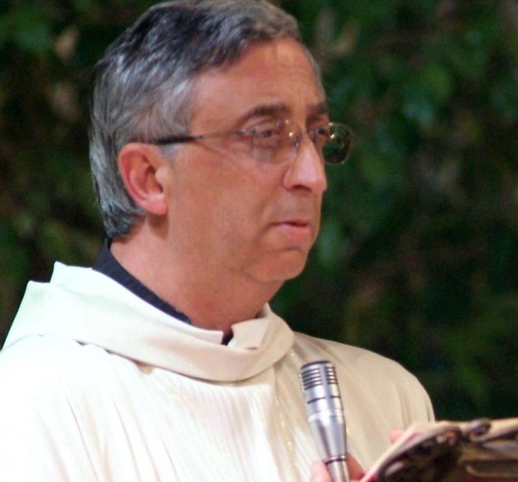Esce da messa, don Angelo Frassi investito da un'auto sulle strisce pedonali