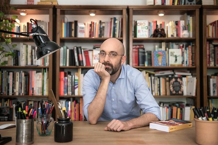Il designer Riccardo Falcinelli ci svela come si guardano le nuvole