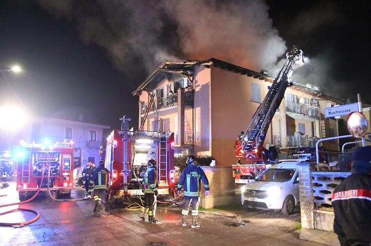 Incendio: completamente inagibile il condominio