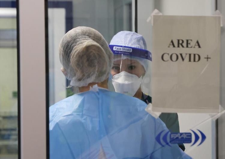 Corsa all'azitromicina. Aifa, non cura Covid