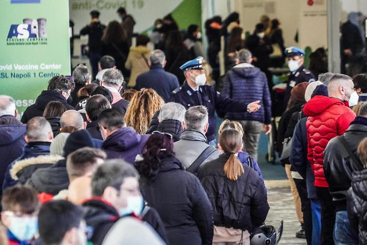 Covid, l'Italia verso l'arancione; le Regioni premono perché il bollettino cambi