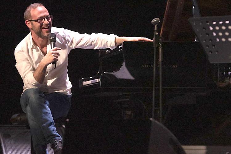 Concerto live Jazz: Dario Carnovale Trio, plays standards