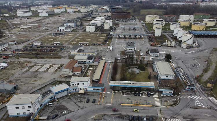Inquinamento Tamoil, il Comune: "Non potevamo sapere, ora ragioniamo insieme"