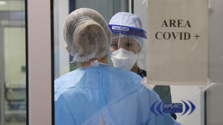 Covid, le reinfezioni sono il 2,7% dei casi totali