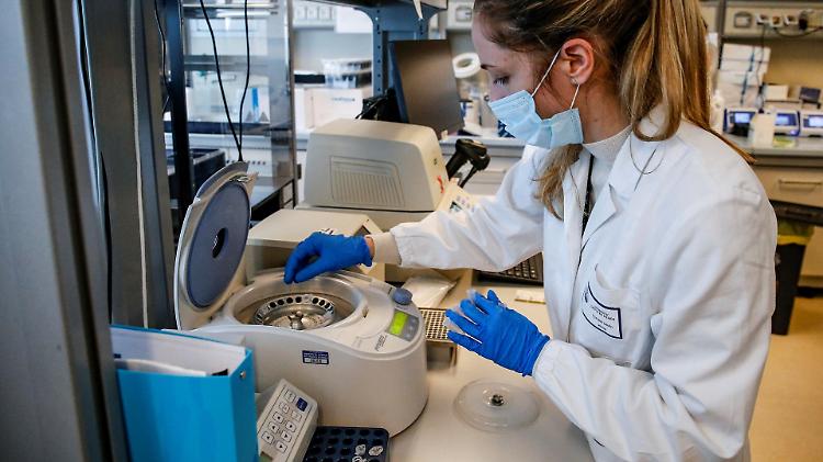 Covid, in Lombardia continuano a calare ricoverati e tasso di positività