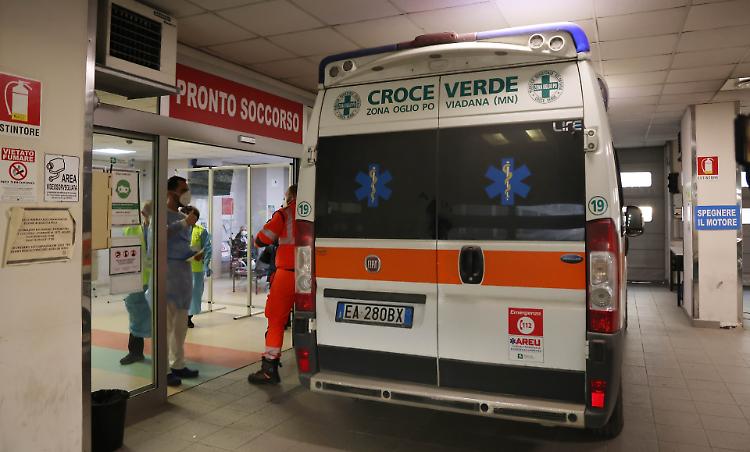 Ritorno di fiamma:  ustioni su viso e braccio per un operaio