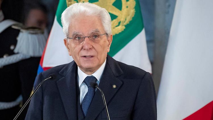 Mattarella disfa gli scatoloni: rieletto Capo dello Stato