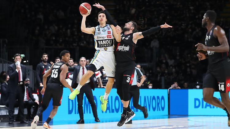 Basket serie A1, la Vanoli lotta ma cede alla Virtus 