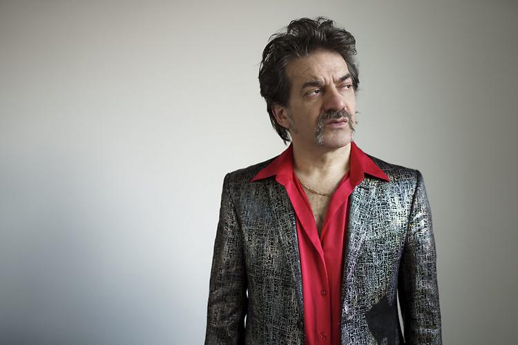 Planetario. Recital di canzoni di Peppe Voltarelli