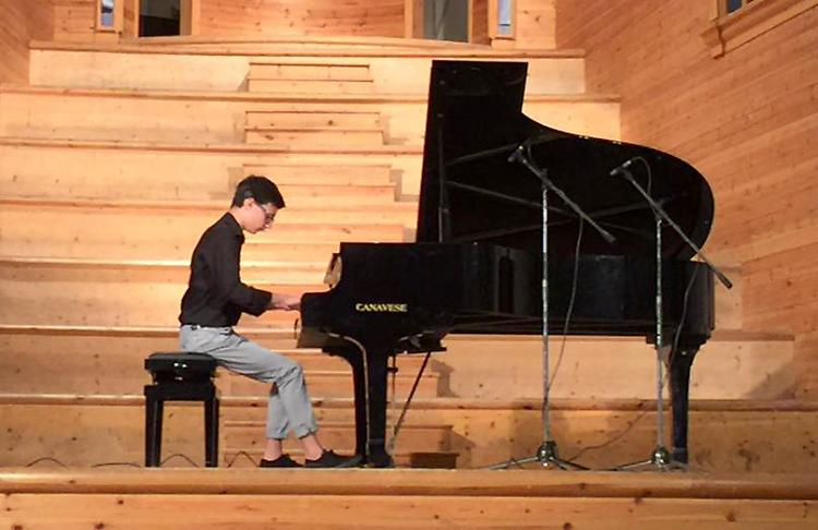 Alessandro Zanotti suona per l'11° Cremona Pianoforum