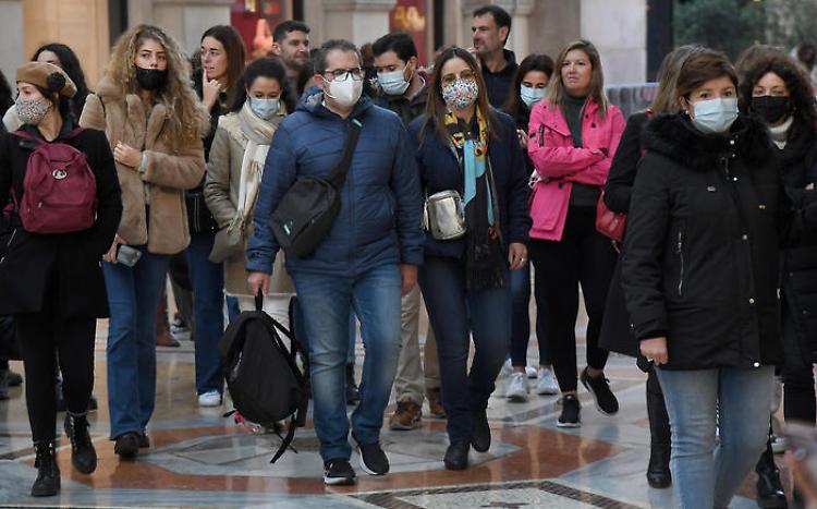Covid, oggi in Cdm le nuove norme su scuola e durata del pass
