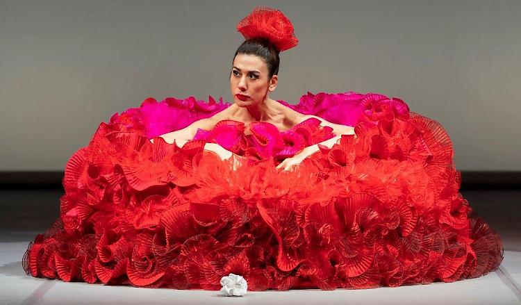 Teatro Ponchielli, con Virginia Raffaele è gran varietà