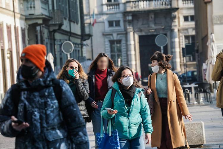 Covid, la quarantena viene ridotta a 5 giorni per i non vaccinati