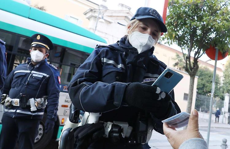 Cremona, primo «furbetto» del Green pass indagato dai pm