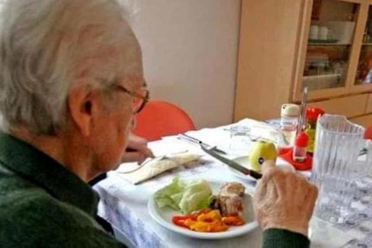 «Buona domenica»:  un pasto completo da asporto ad anziani o persone sole