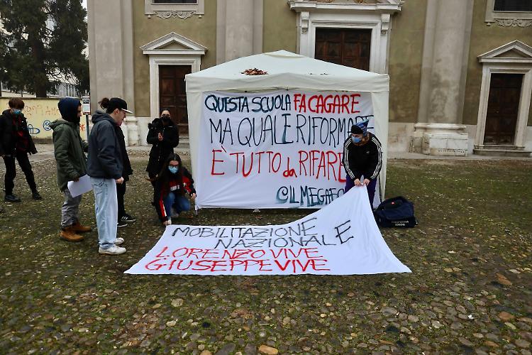  Maturità e alternanza scuola lavoro: studenti in piazza