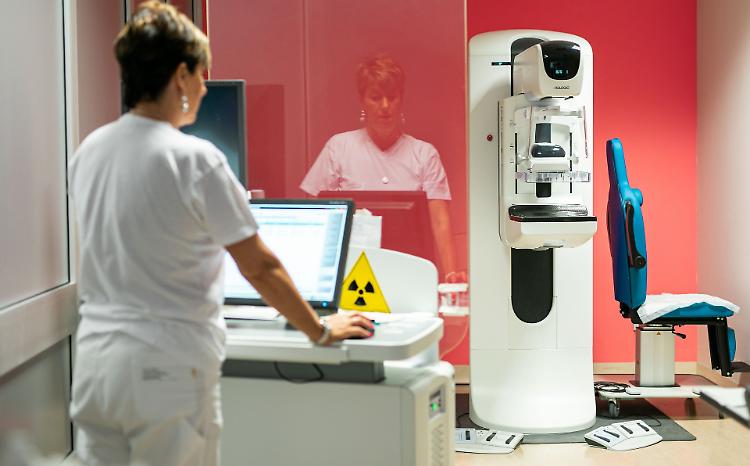 Area donna: 25 medici in campo a difesa del Dg
