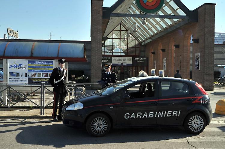 Rubano auricolari all'Ipercoop, denunciati un18enne e un 21enne