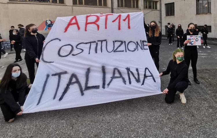 Ucraina, inno alla pace degli alunni della Virgilio