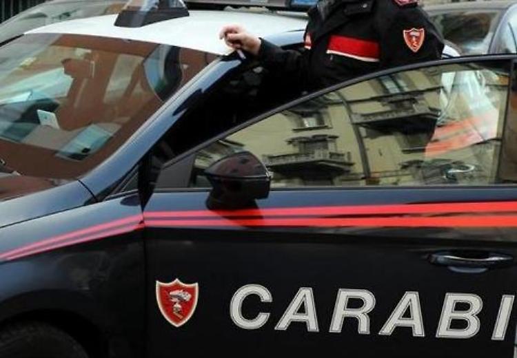 Incendia carrello dei rifiuti differenziati, denunciato