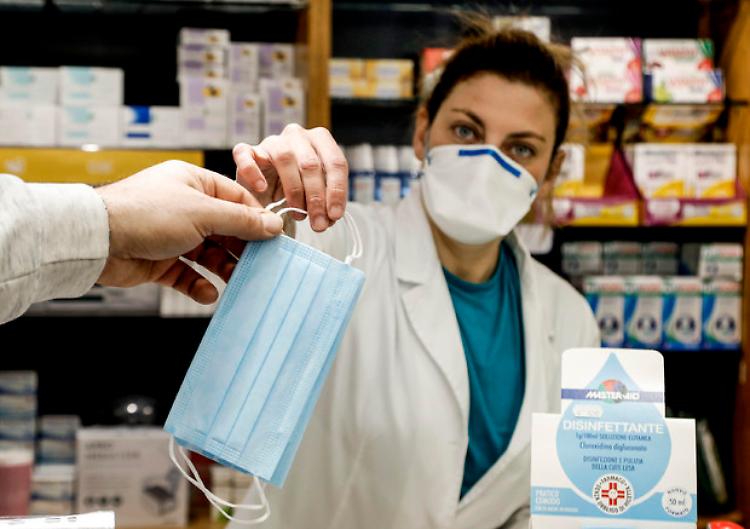 Covid: in Lombardia ancora in calo ricoveri, 28 decessi
