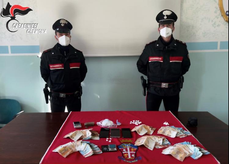 Spaccio in paese, smantellata la base dai Cc: arrestato un 24enne