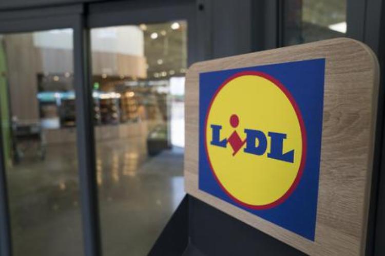 Ruba al Lidl e morde la guardia giurata per scappare