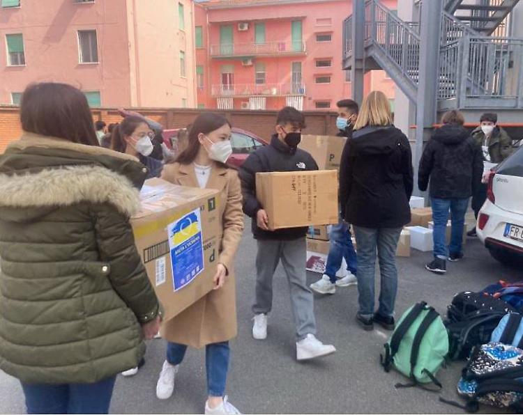 Ucraina, consegnati gli aiuti raccolti dagli alunni del Romani