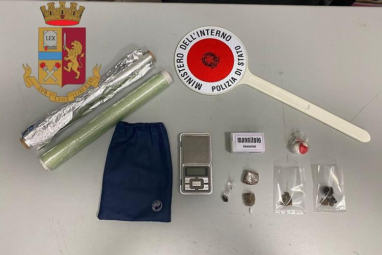 EMBARGO Droga, blitz della Squadra Mobile: denunciato lo spacciatore della  movida