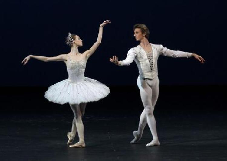 Ucraina, la prima ballerina del Bolshoi lascia la Russia