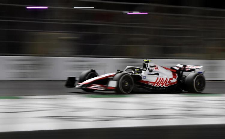 Gp Arabia: incidente per Schumi jr, pilota via in ambulanza 