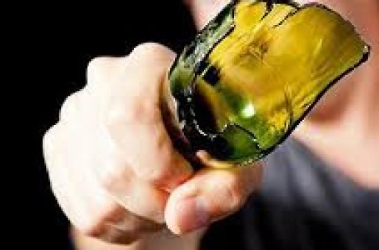 Lite in discoteca, papà vendica il figlio: "Bottigliata in testa a 20enne"