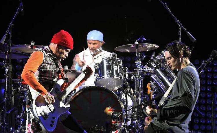 I Red Hot Chili Peppers tornano con Unlimited Love