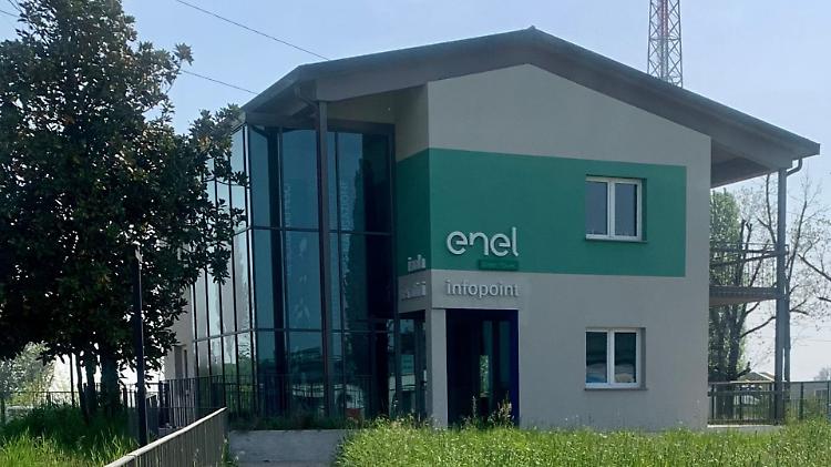 Infopoint, è lì che aspetta ma non apre