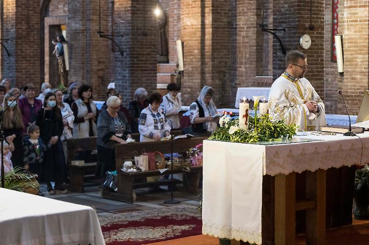 Messa di Pasqua a Sant'Ambrogio secondo il rito bizantino e in lingua ucraina