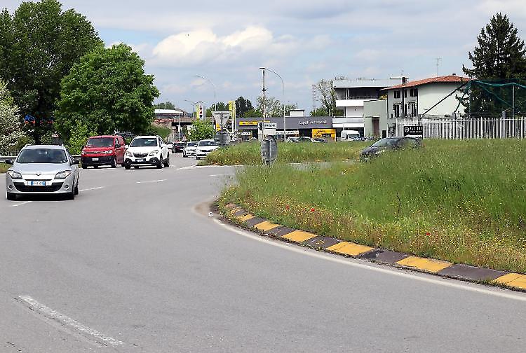 Pericolo sulla rotonda, è protesta